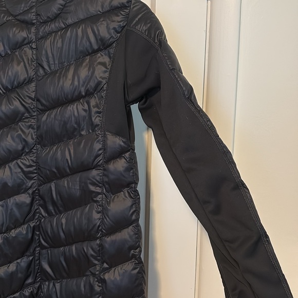 Spyder women’s puffer jacket. Size S/P - Picture 4 of 6